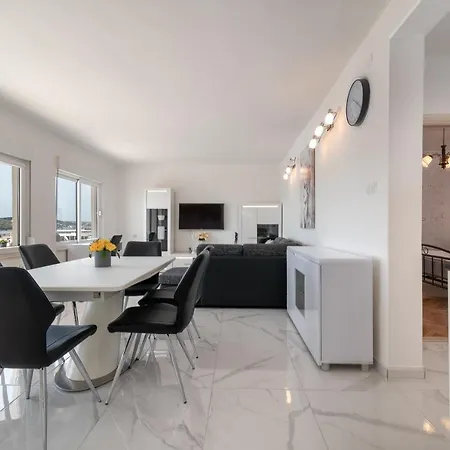 M&a Apartman *