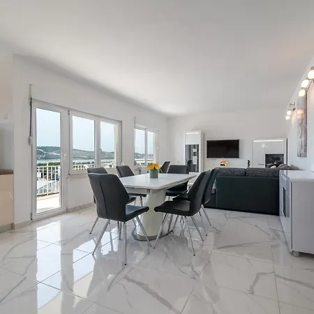 M&a Apartment *
